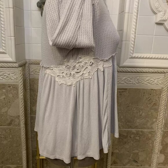 Xhileration. Size 2X. Stretch Top. Appliques. Lace. 1/3 Button Placket. B108 - Picture 4 of 7